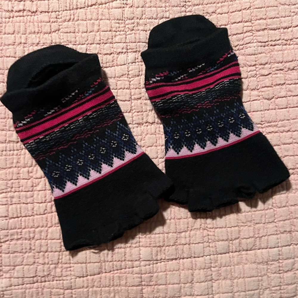Black & Pink Patterned Toesox Pilates socks